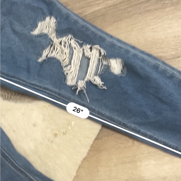 American eagle high rise distressed mom jeans - Picture 5 of 5